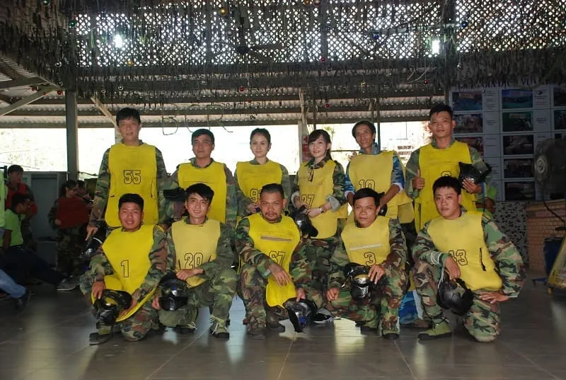 Đại gia đình Trúc Nghinh Phong tham gia cuộc chiến "bắn súng sơn"