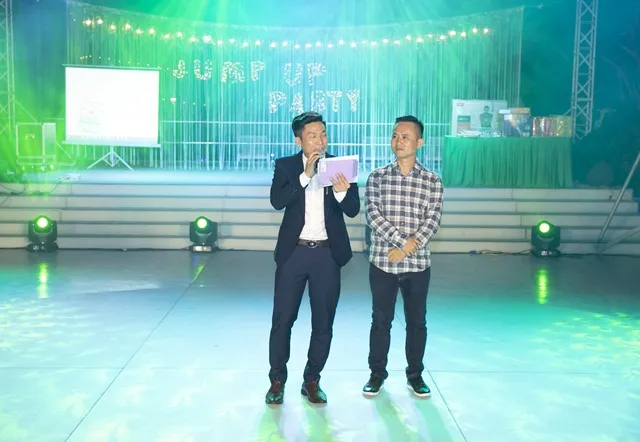 Giám đốc Nghiêm Phạm Anh Tuấn chia sẻ trong buổi tiệc Year End Party 2018 - Jump Up